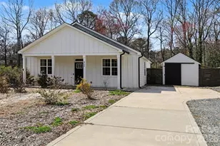 6739 Indian Ln, Charlotte, NC 28213 - Photo 2