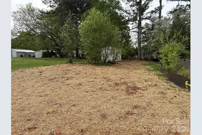 608 E Boston Avenue, Bessemer City, NC 28016 - Photo 16