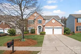 11126 Maplehurst Dr, Charlotte, NC 28277 - Photo 2
