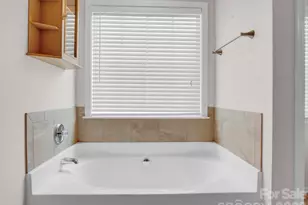 11126 Maplehurst Dr, Charlotte, NC 28277 - Photo 32