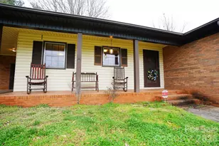 915 Woods Dr, Statesville, NC 28677 - Photo 2