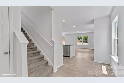 667 13th Avenue Drive NE, Hickory, NC 28601 - Photo 2