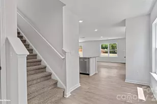 667 13th Ave Dr NE, Hickory, NC 28601 - Photo 2