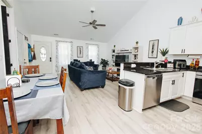 62 E Glenview Street, Marion, NC 28752 - Photo 8