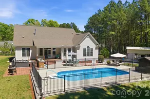 516 Flying Eagle Dr, Clover, SC 29710 - Photo 2