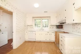 2000 Lawton Bluff Rd, Charlotte, NC 28226 - Photo 8