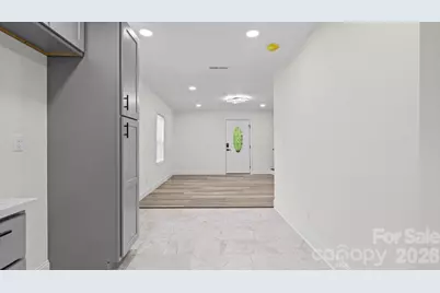 102 W Carolina Avenue, Bessemer City, NC 28016 - Photo 10