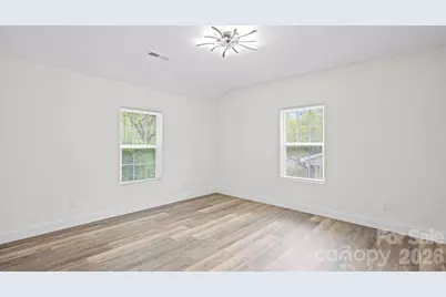 102 W Carolina Avenue, Bessemer City, NC 28016 - Photo 22