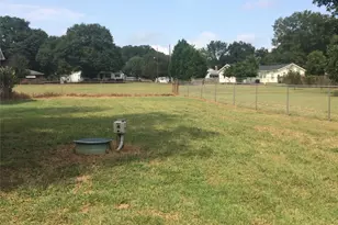 1020 W Catawba Ave, Mount Holly, NC 28120 - Photo 14