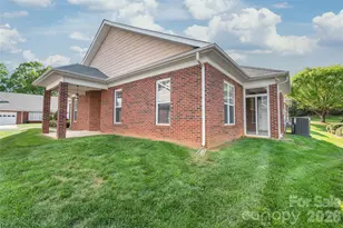 13440 Mint Lake Dr, Matthews, NC 28105 - Photo 4