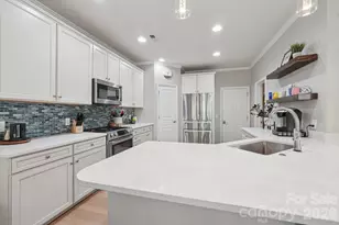 4818 Fonthill Ln, Charlotte, NC 28210 - Photo 6