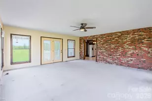 161 Springdale Ln, Cowpens, SC 29330 - Photo 16