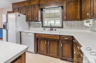 161 Springdale Ln, Cowpens, SC 29330 - Photo 10