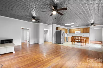 1604 4th Street NE, Hickory, NC 28601 - Photo 8