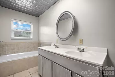 1604 4th Street NE, Hickory, NC 28601 - Photo 18