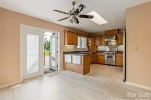 504 Crooked Creek Rd, Hendersonville, NC 28739 - Photo 16