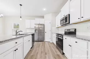 9058 Stoney Waters Ct, Charlotte, NC 28215 - Photo 4