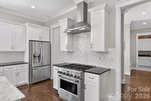 328 Melbourne Ct, Charlotte, NC 28209 - Photo 18