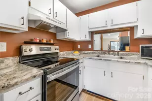 521 Courtwood Ln, Hendersonville, NC 28739 - Photo 12