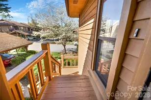 521 Courtwood Ln, Hendersonville, NC 28739 - Photo 4