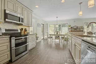 35 Tall Pines Rd, Hendersonville, NC 28739 - Photo 10