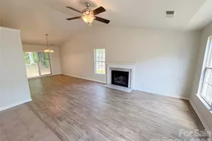 2324 Valleyview Dr, Charlotte, NC 28215 - Photo 2