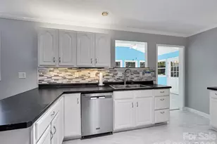 150 Westview Dr, Hendersonville, NC 28791 - Photo 6