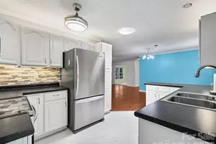 150 Westview Dr, Hendersonville, NC 28791 - Photo 8