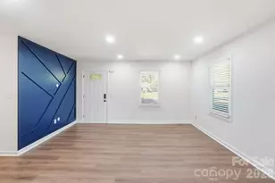 6608 Rosecran Dr, Charlotte, NC 28215 - Photo 6