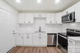 6608 Rosecran Dr, Charlotte, NC 28215 - Photo 10