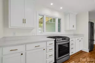 212 Vance Ave, Black Mountain, NC 28711 - Photo 10