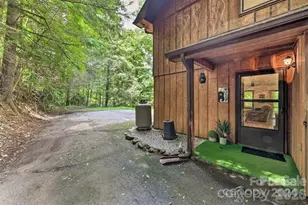 106 Sage Ct, Maggie Valley, NC 28716 - Photo 2