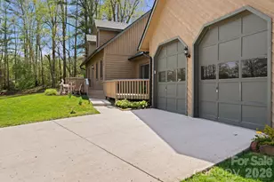 100 Forest Park Dr, Hendersonville, NC 28792 - Photo 32