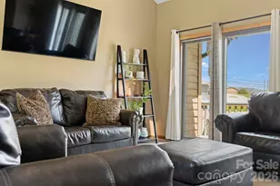 100 Forest Park Dr, Hendersonville, NC 28792 - Photo 4