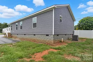 2102 24th Ave NE, Hickory, NC 28601 - Photo 2