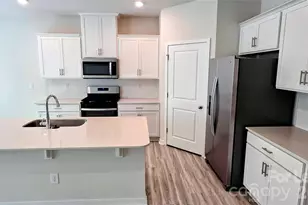 11305 Cardinal Crk Ave, Charlotte, NC 28215 - Photo 4