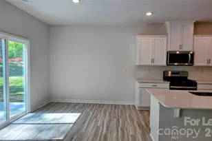 11305 Cardinal Crk Ave, Charlotte, NC 28215 - Photo 6