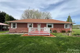 93 Laycock Rd, Hendersonville, NC 28792 - Photo 1