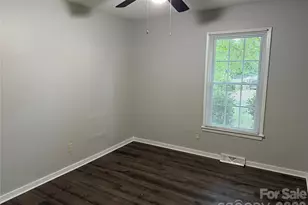 749 Edgerton Dr, Charlotte, NC 28269 - Photo 8