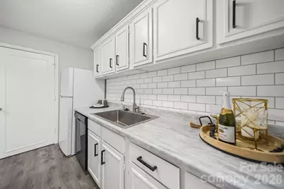 5026 Sardis Road, Charlotte, NC 28270 - Photo 4