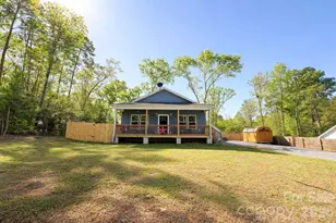 196 8th Ave, New London, NC 28127 - Photo 2