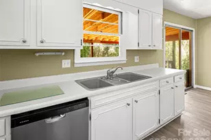 32 Hillendale Rd, Asheville, NC 28805 - Photo 12