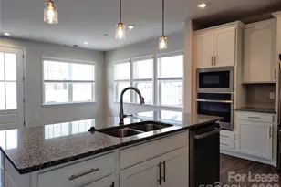 8823 Arrington Hall Dr, Charlotte, NC 28215 - Photo 4