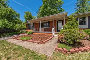 7 Crestview Ct, Arden, NC 28704 - Photo 2