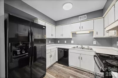 9119 Spyglass Place #9119D, Charlotte, NC 28214 - Photo 12