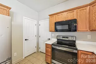 12531 Deaton Hill Dr, Charlotte, NC 28269 - Photo 12