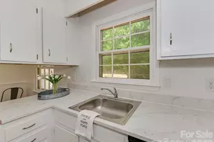 517 Fence Post Ln, Matthews, NC 28105 - Photo 8
