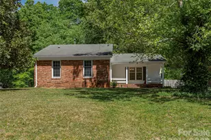517 Fence Post Ln, Matthews, NC 28105 - Photo 2