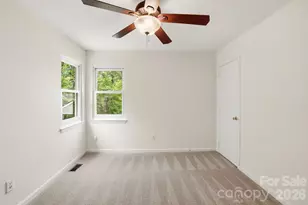 1629 Oak Knoll Ln, Charlotte, NC 28214 - Photo 18