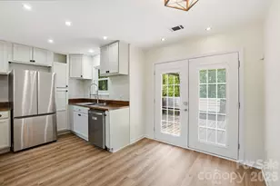 1629 Oak Knoll Ln, Charlotte, NC 28214 - Photo 10